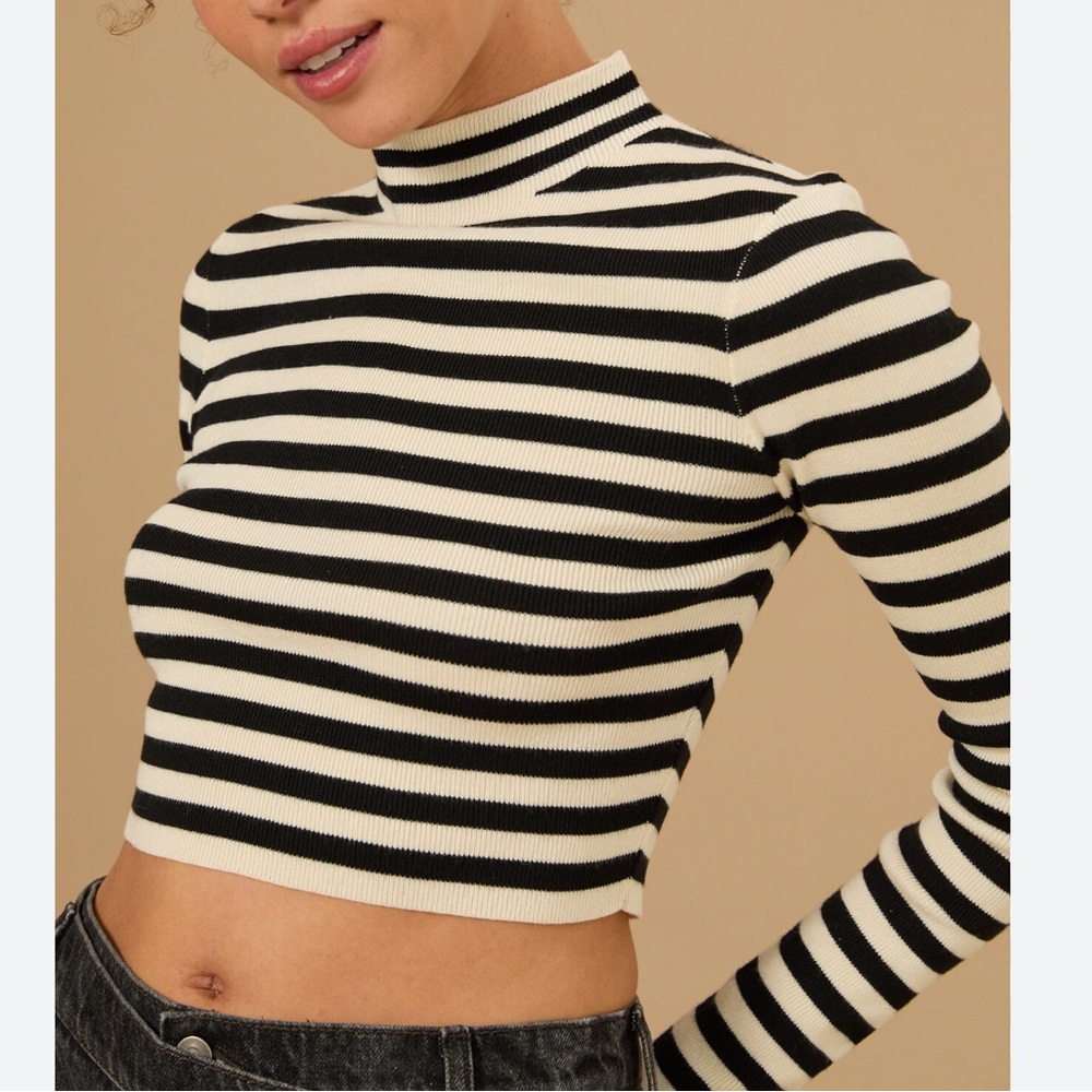Altar'd State Mock Neck Crop
